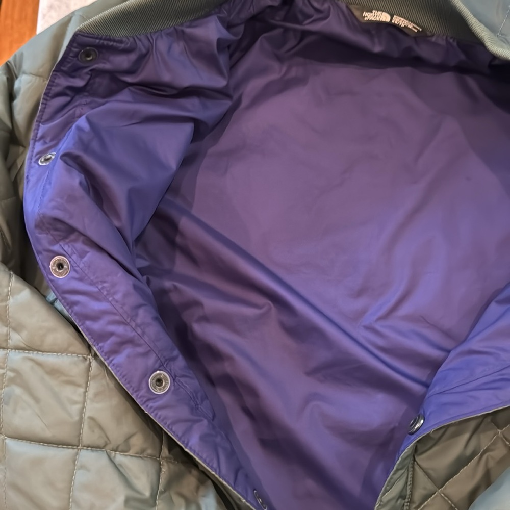 North Face quilted jacket collab w/ Urban Outfitters XS women’s - Picture 4 of 6